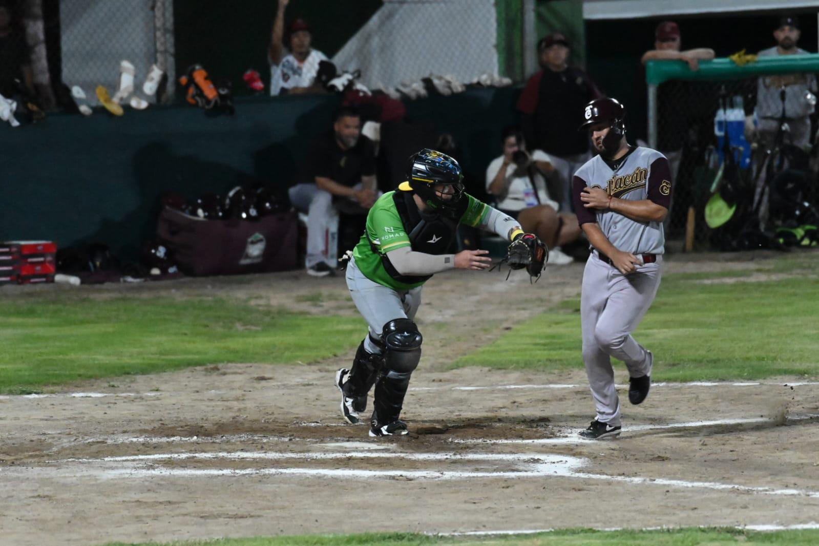$!Pedro Reyes brilla en la lomita y Albert Lara conecta HR en duelo de Tomateros ante Cañeros