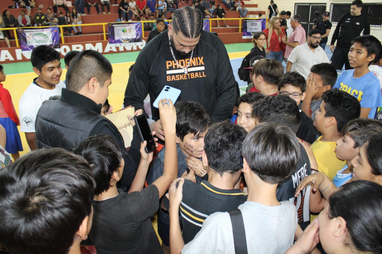 $!¡Profeta en su tierra! Inauguran en Rosario torneo de basquetbol con homenaje a Horacio Llamas