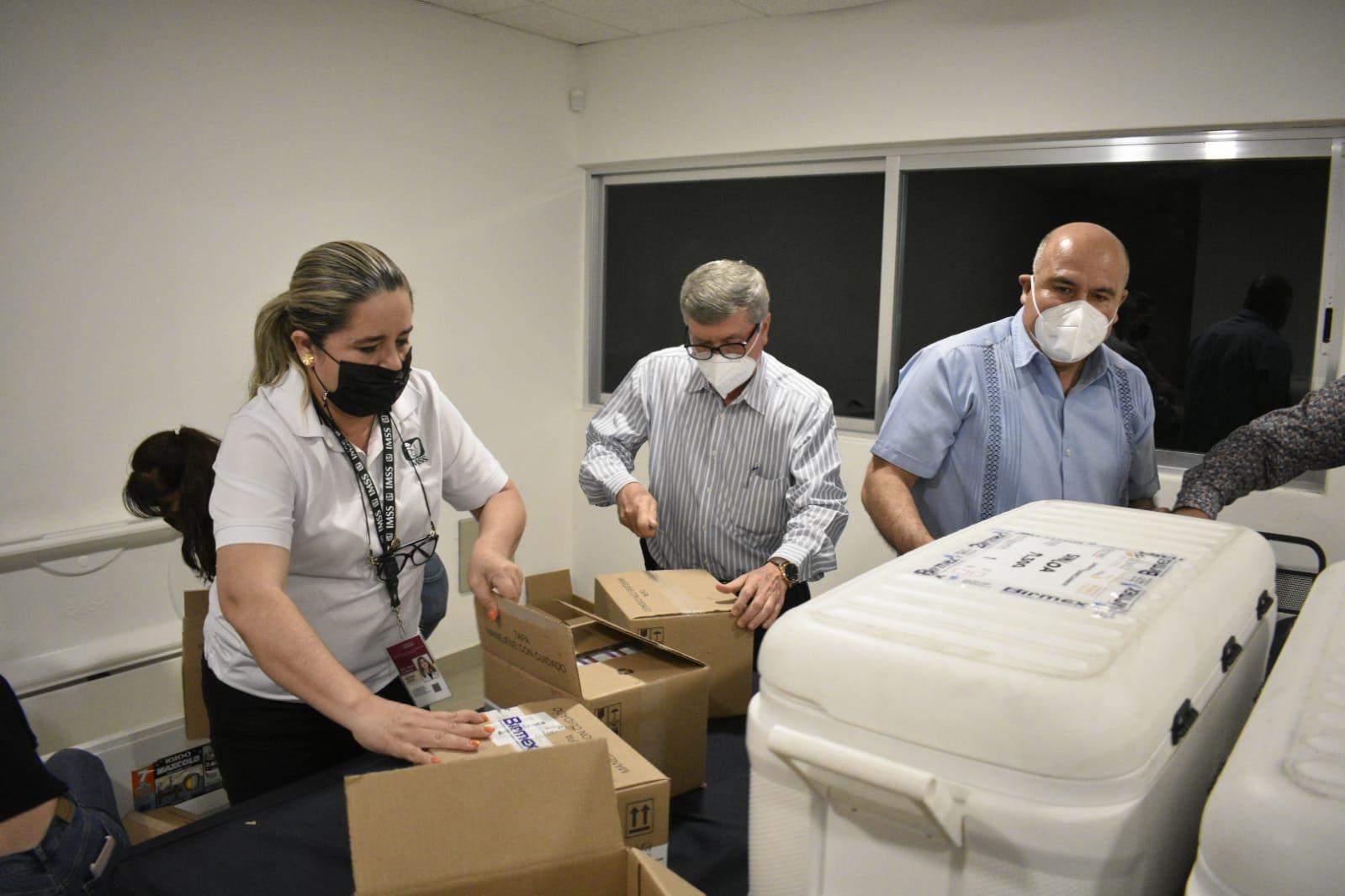 $!Sinaloa recibe 71,300 dosis de vacuna contra Covid-19 para Ahome