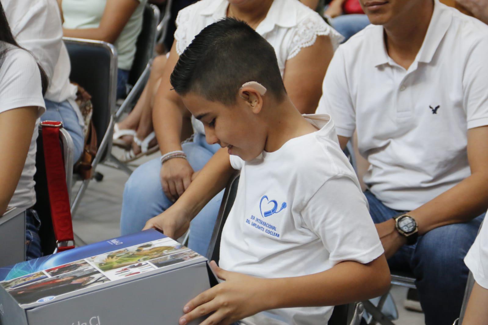 $!Entrega Gobierno de Sinaloa aparatos auditivos y apoyos de movilidad