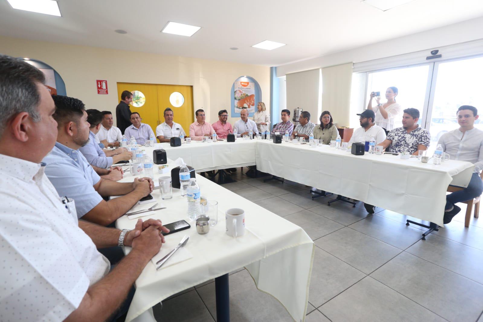 $!Canirac ofrece apoyo al Alcalde de Mazatlán para programas sociales