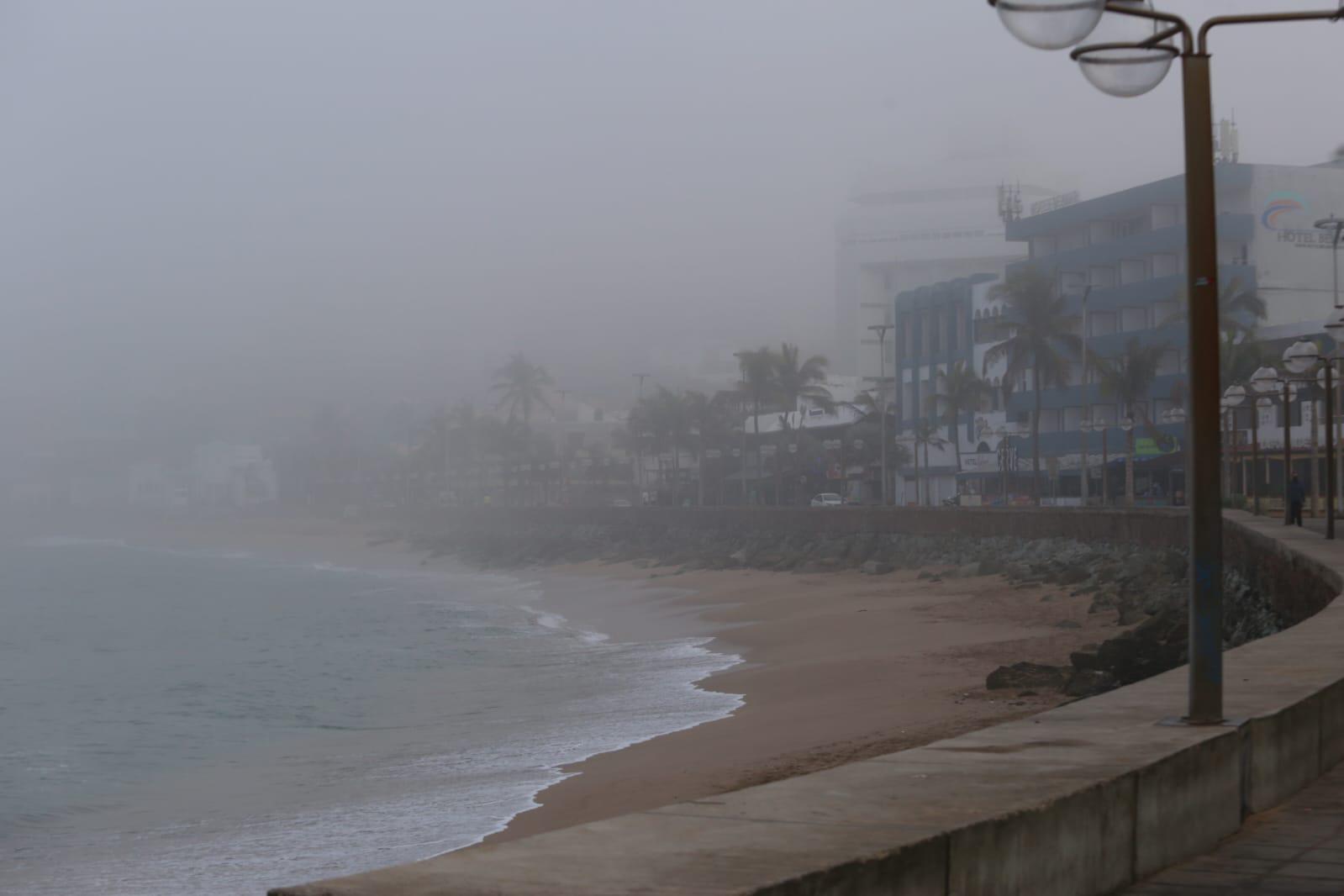 $!Neblina cubre a Mazatlán la mañana de este martes