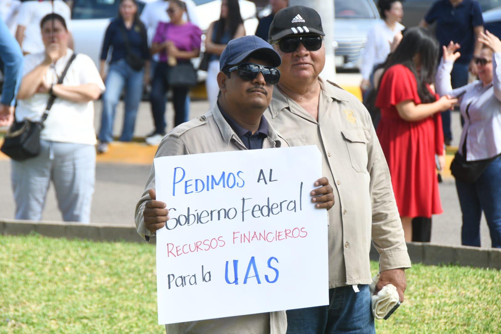 $!Trabajadores de la UAS exigen apoyo financiero federal y advierten posible suspensión de labores