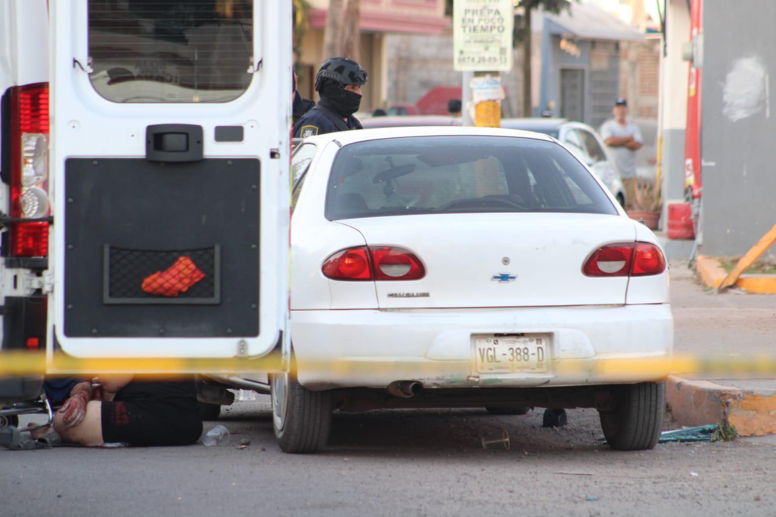 $!Una persona sin vida y una mujer herida deja ataque armado en Villa Bonita, al sur de Culiacán