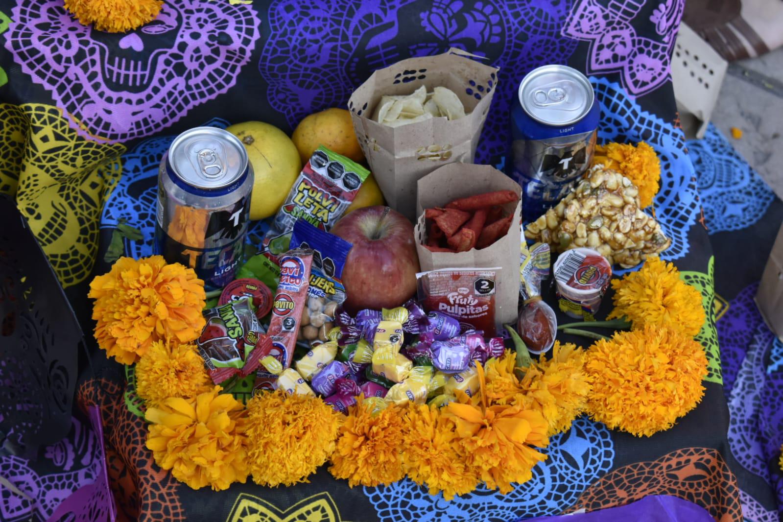 $!Colectivo realiza en Culiacán ofrenda en honor a las víctimas de feminicidios; buscan visibilizar la alerta de género