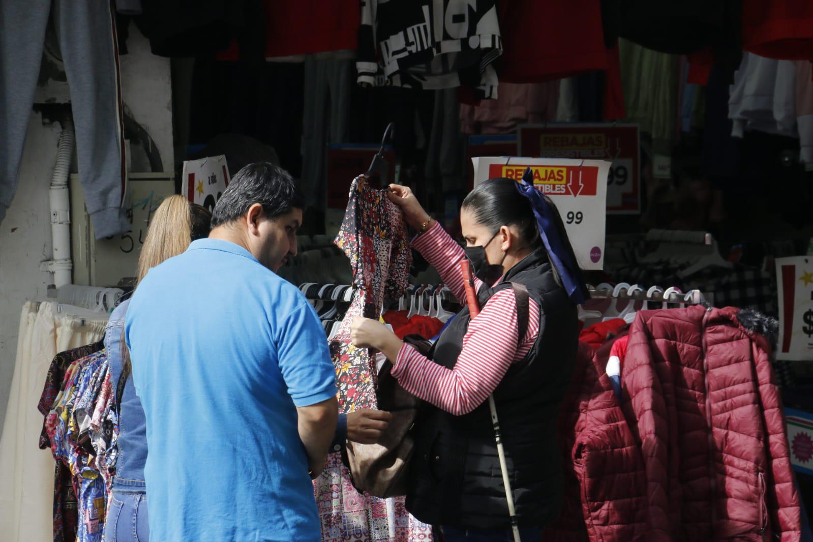 $!Ventas de diciembre en el Centro de Culiacán no dejan buenos números: comerciantes