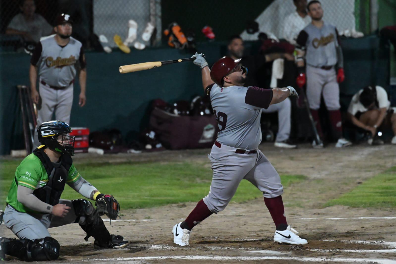 $!Pedro Reyes brilla en la lomita y Albert Lara conecta HR en duelo de Tomateros ante Cañeros