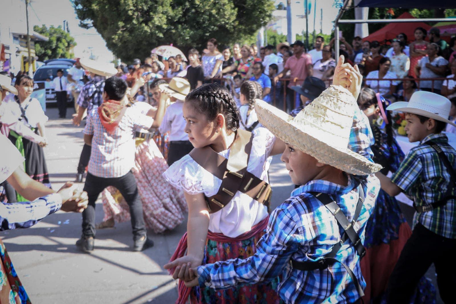 $!Realizan desfile revolucionario en Villa Unión