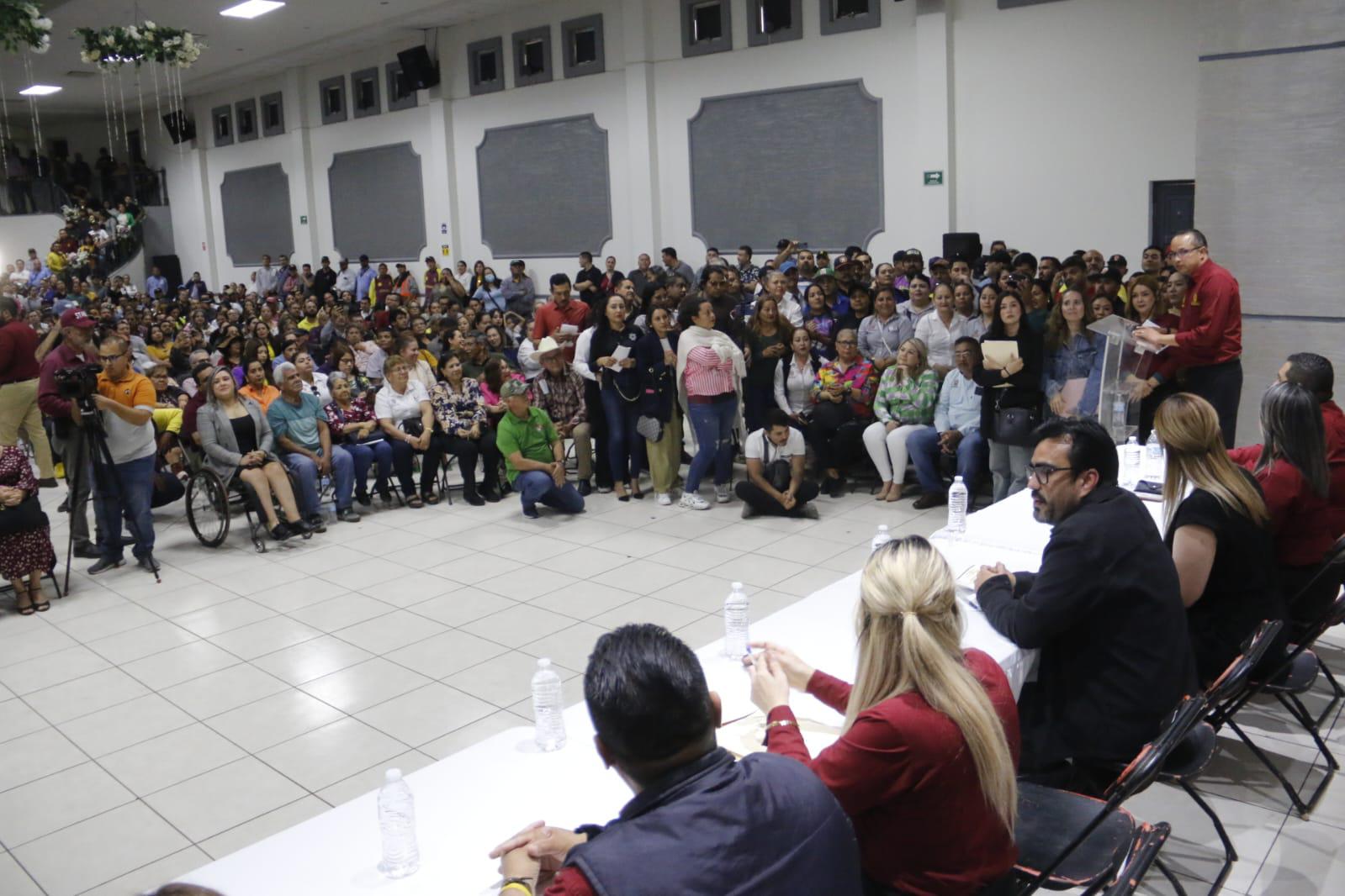 $!Entregan apoyos económicos a trabajadores del estado en el Stasac, en Culiacán