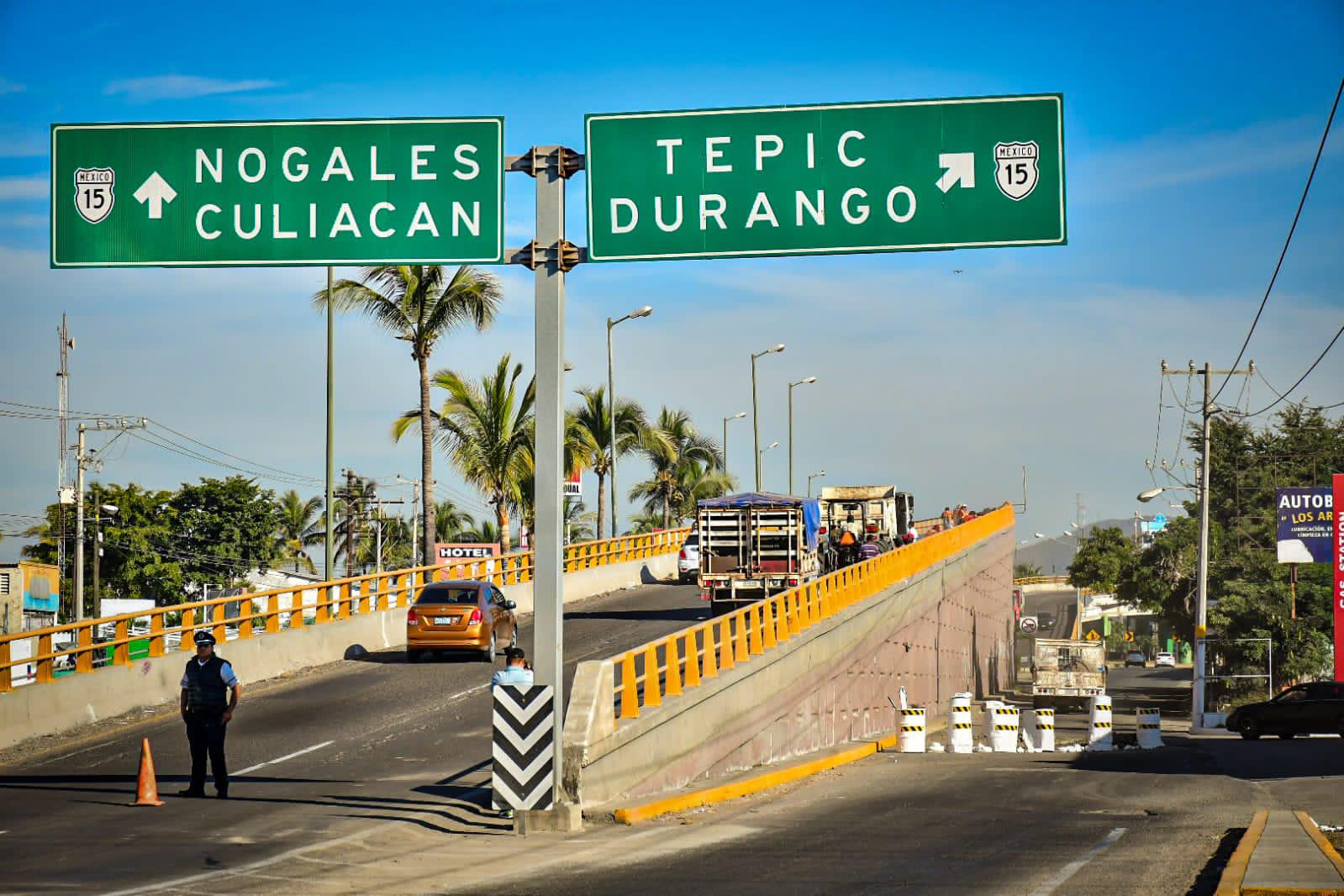 $!Le sacan ‘brillo’ a dos puentes vehiculares en Mazatlán