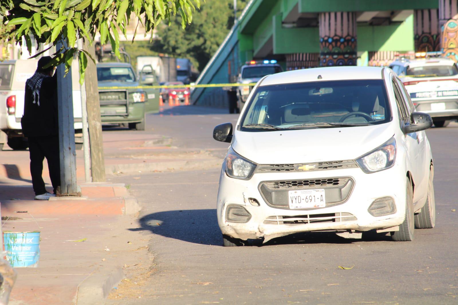$!Cierran Calzada Aeropuerto, en Culiacán, tras agresión a balazos con un hombre herido