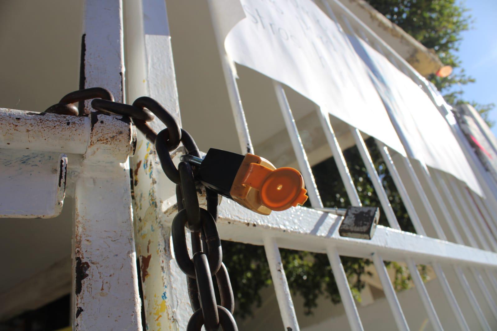 $!Bloquean padres de familia preescolar de Rosario en demanda de dos aulas