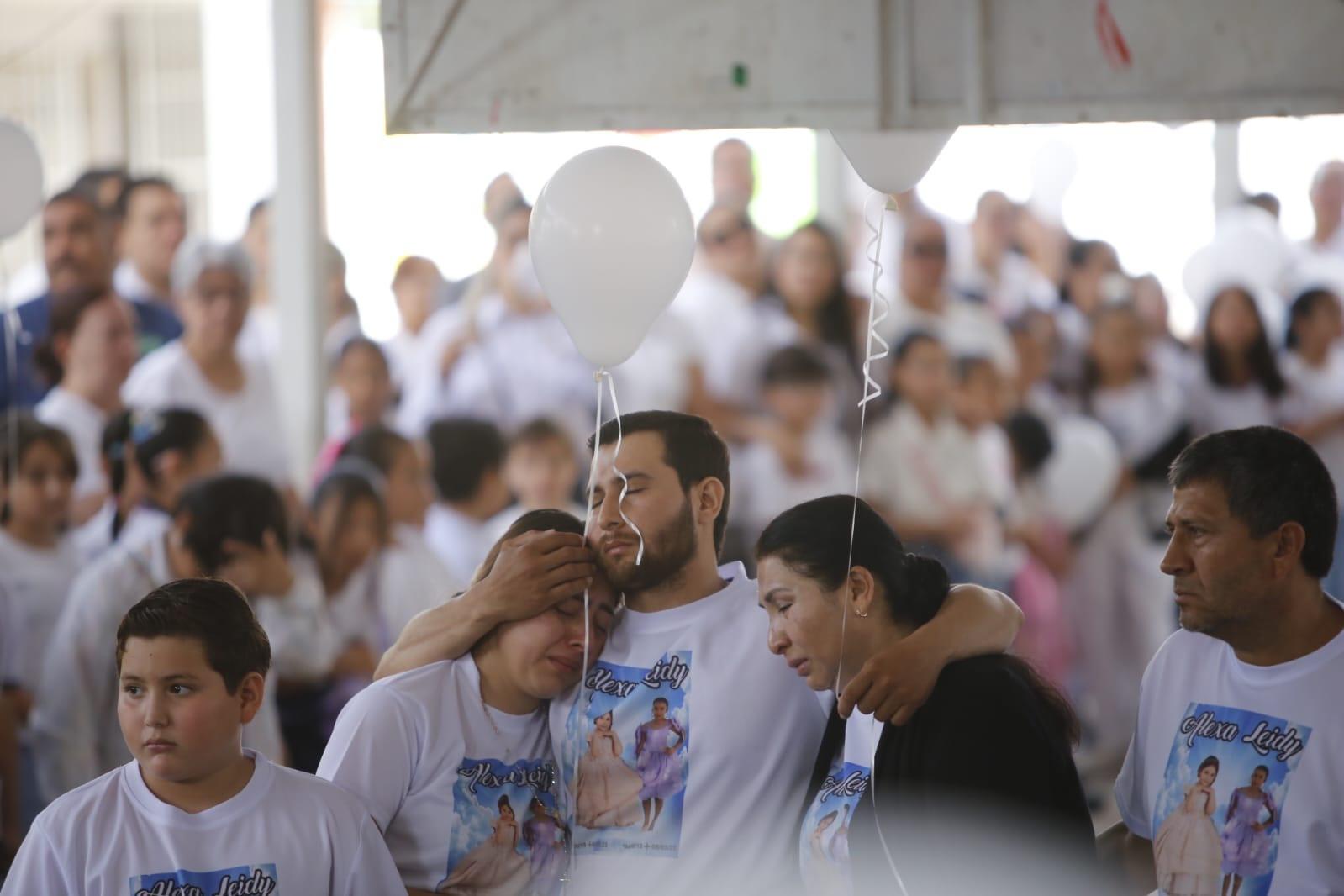 $!‘Yo no tendría que pedir justicia por una compañera’; en Culiacán, niños y niñas se manifiestan por el asesinato de Alexa y Leidy