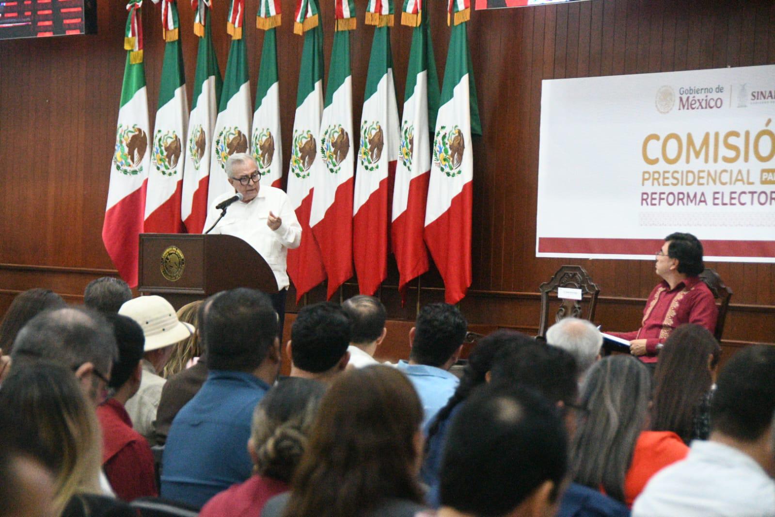 $!Se está fortaleciendo la vida democrática de México, esta democracia da resultados, señalan en foro