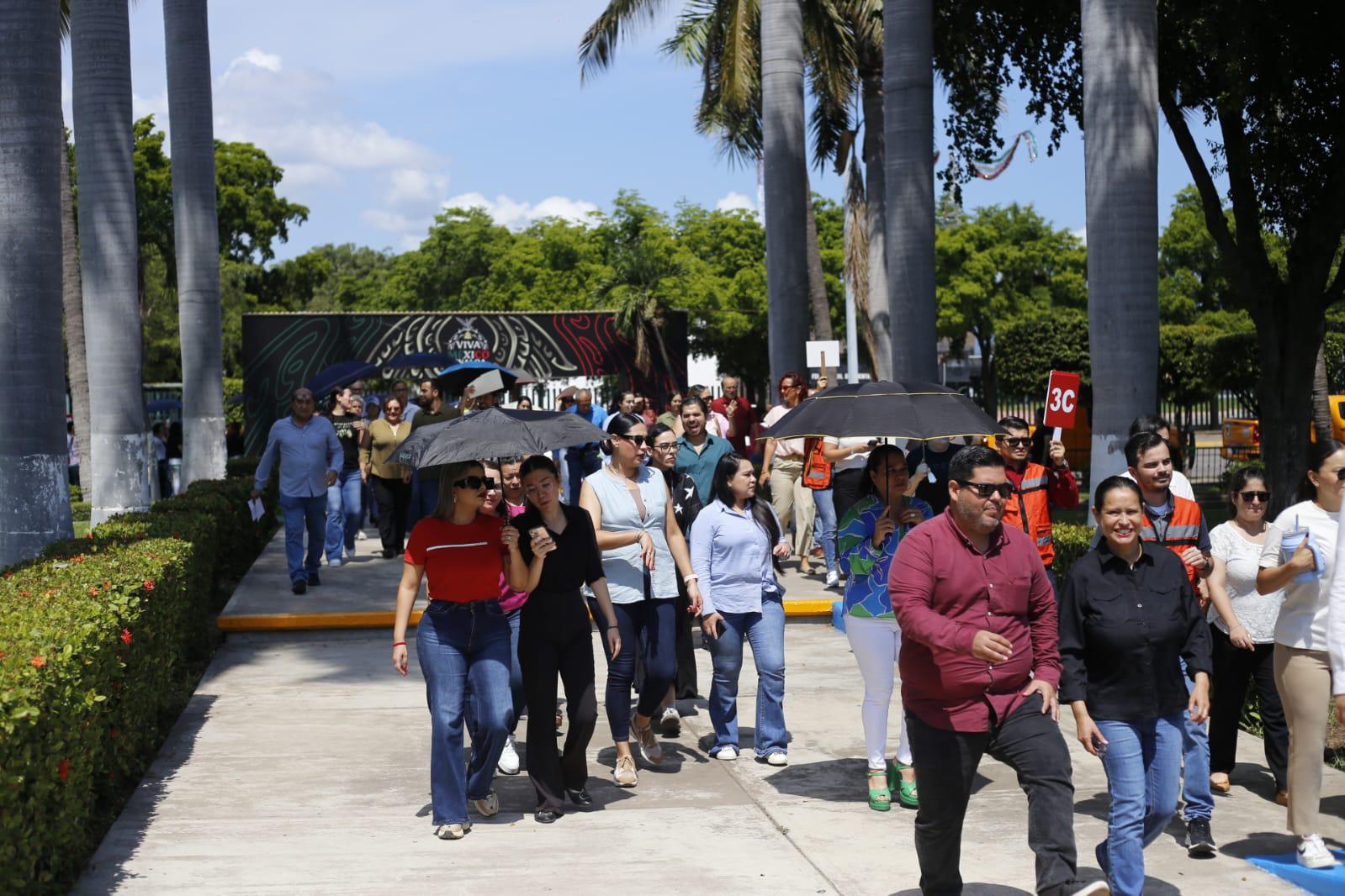 $!Evacuan Palacio de Gobierno de Sinaloa en 6 minutos y 35 segundos por simulacro nacional de sismo