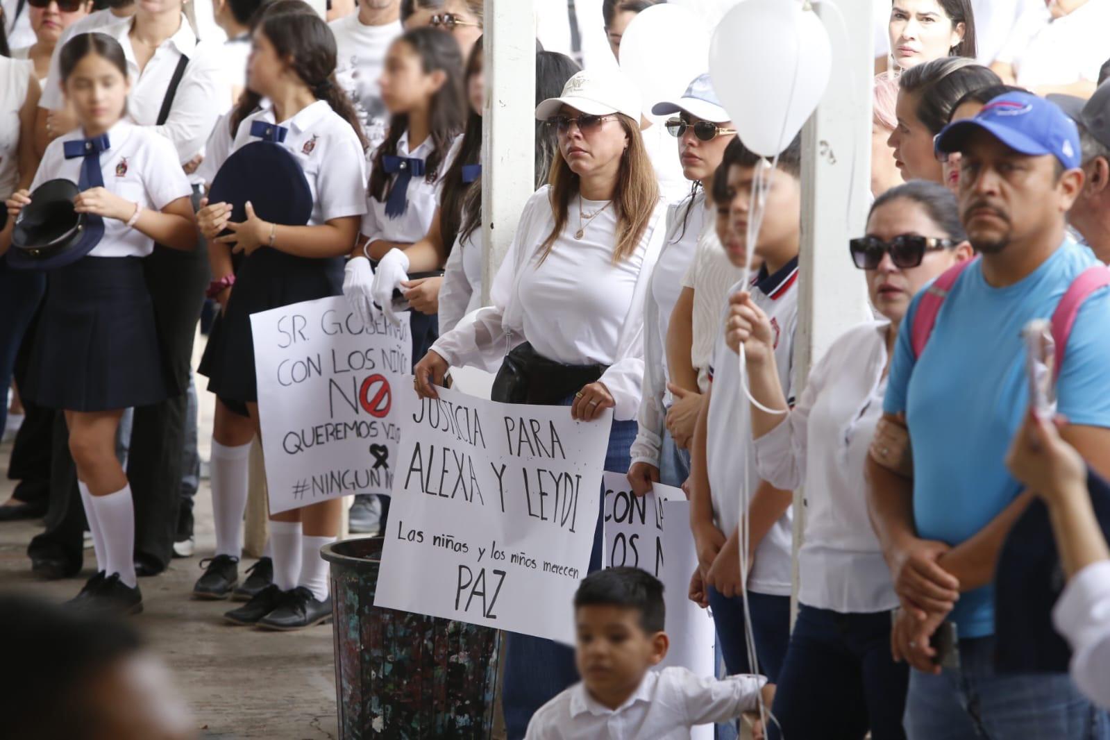 $!‘Yo no tendría que pedir justicia por una compañera’; en Culiacán, niños y niñas se manifiestan por el asesinato de Alexa y Leidy