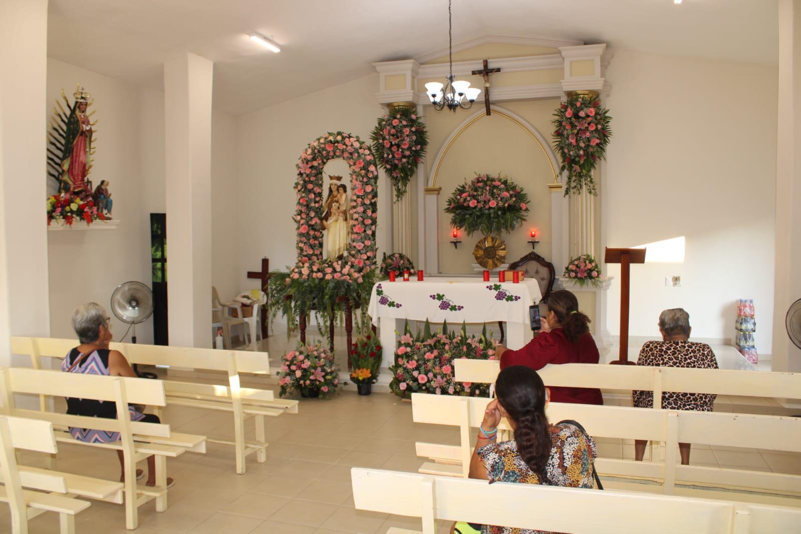 $!Felícitas, en su lucha contra el cáncer, ofrenda su gratitud con Mañanitas a la Virgen del Carmen