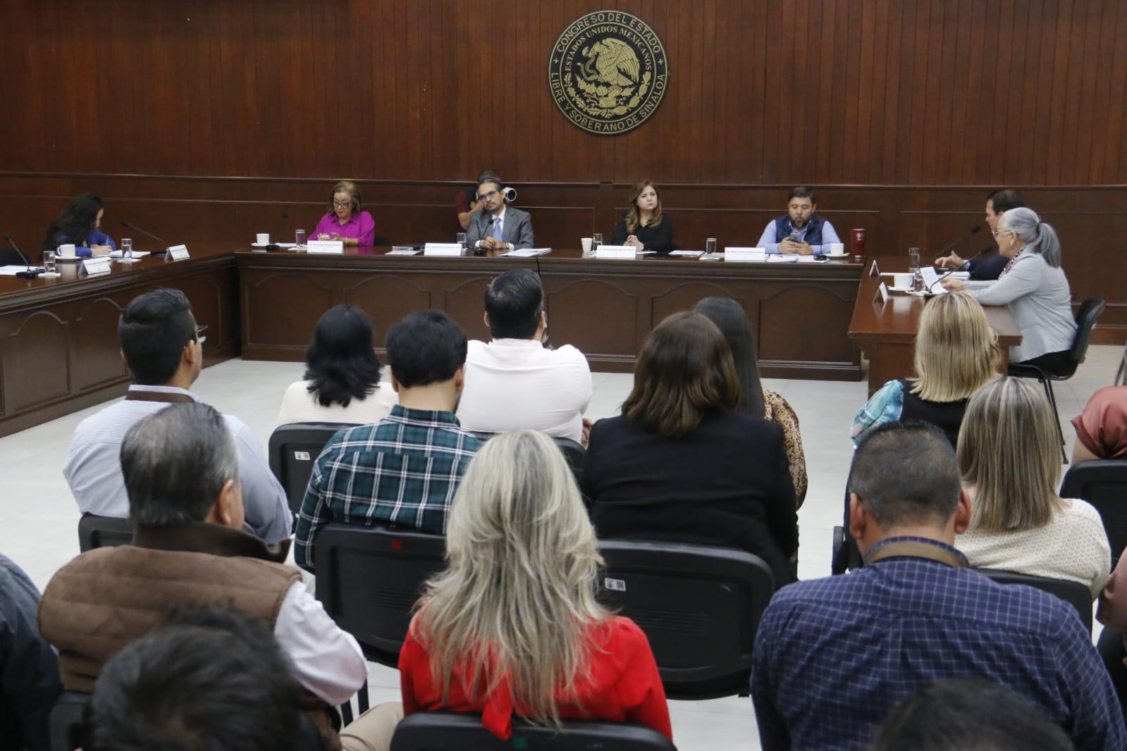 $!Presenta Emma Félix informe ante el Congreso; PAS la acusa de cómplice del Ejecutivo