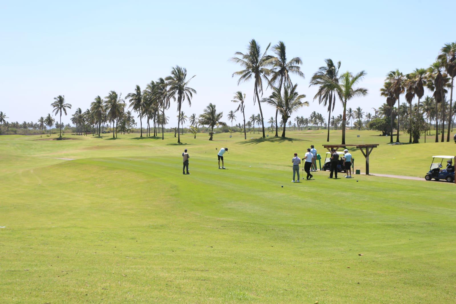 $!Toman ventaja Müller y Medina, en Anual de Golf del Centro Hospitalario Alhma