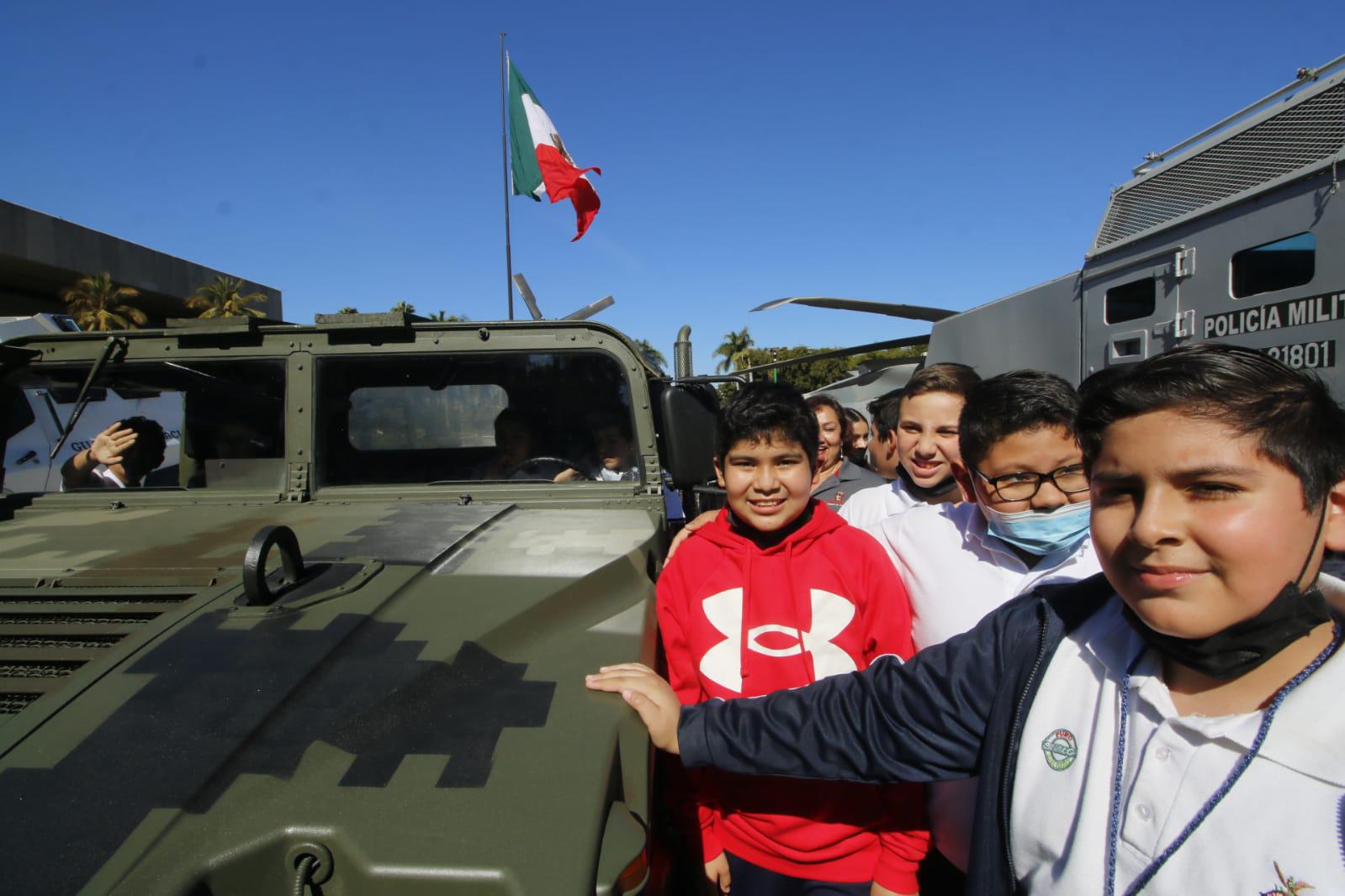 $!Inaugura Ejército la exposición ‘La Gran Fuerza de México’, en Palacio de Gobierno, en Culiacán