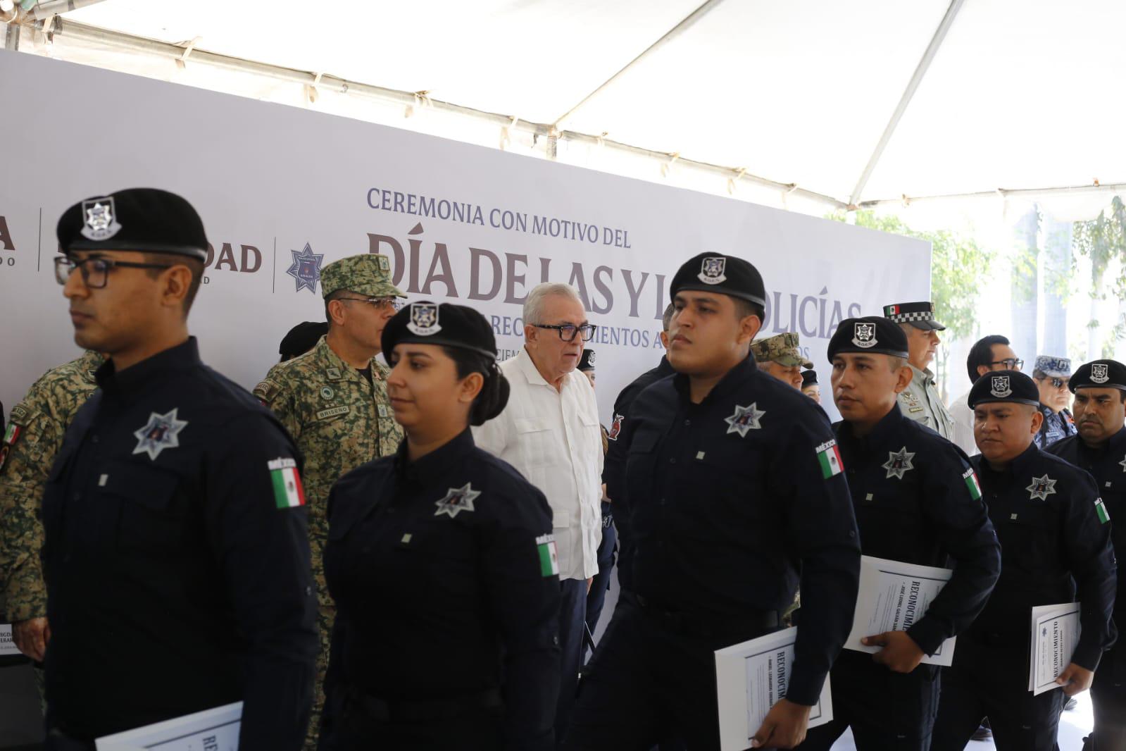 $!Rocha anuncia 10% de aumento salarial a policías y $500 millones para seguridad estatal