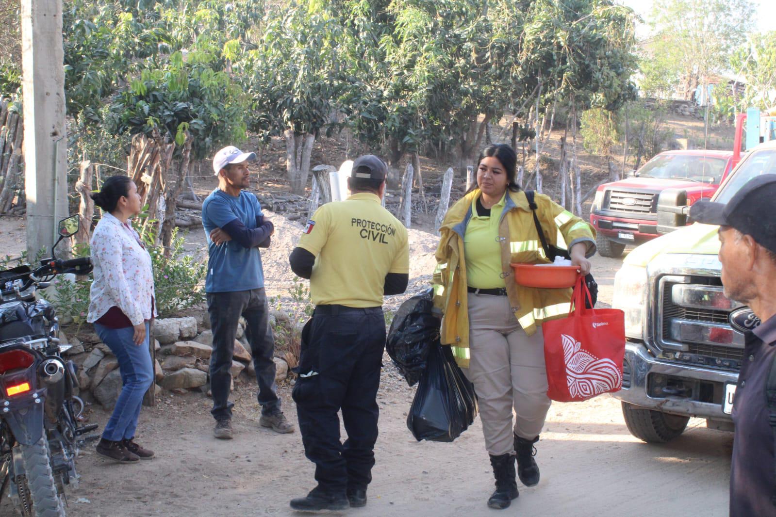 $!Brigadas de Protección Civil y voluntarios acuden al Yauco a combatir incendio forestal