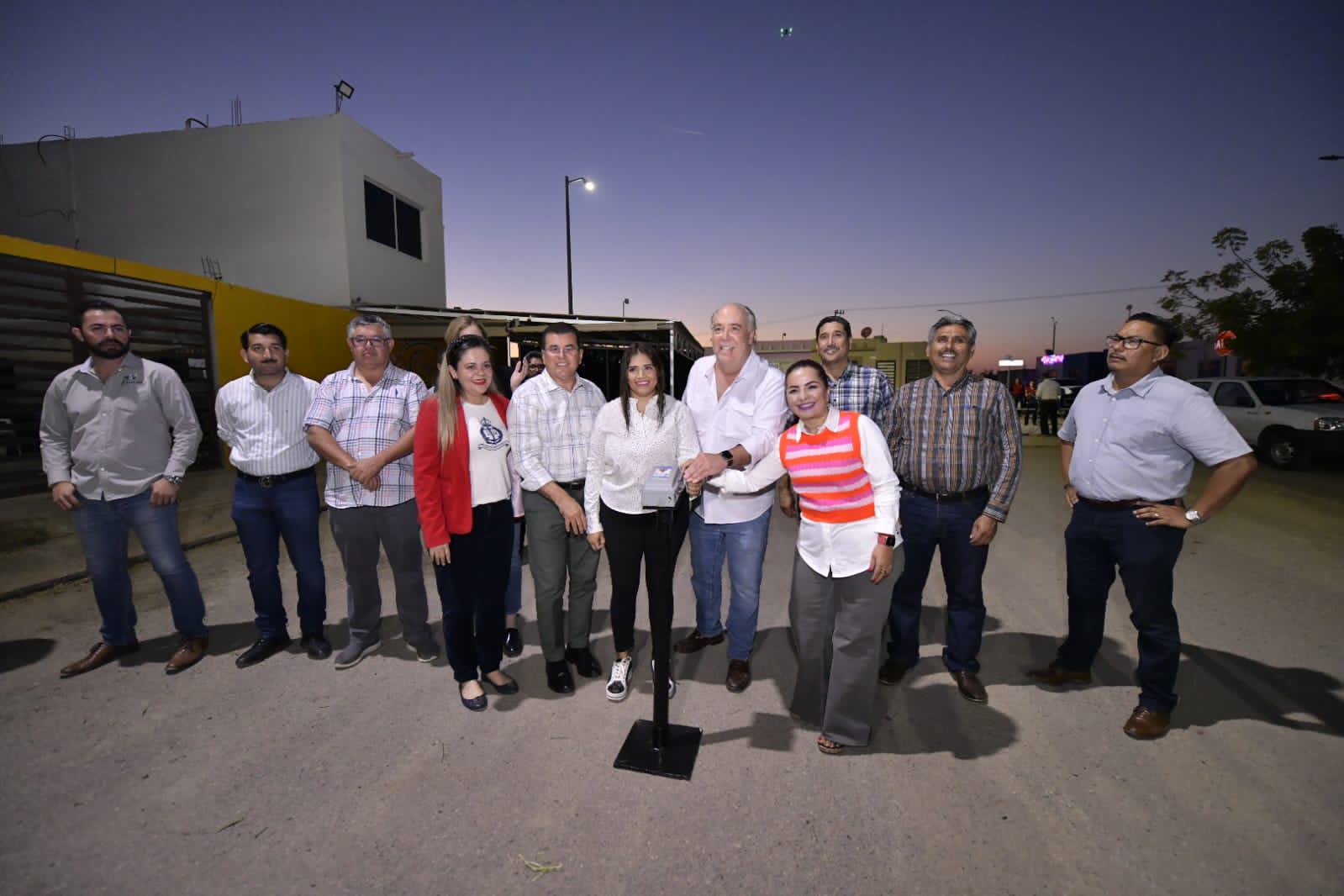 $!Iluminan 100 lámparas LED a La Riviera, en Mazatlán