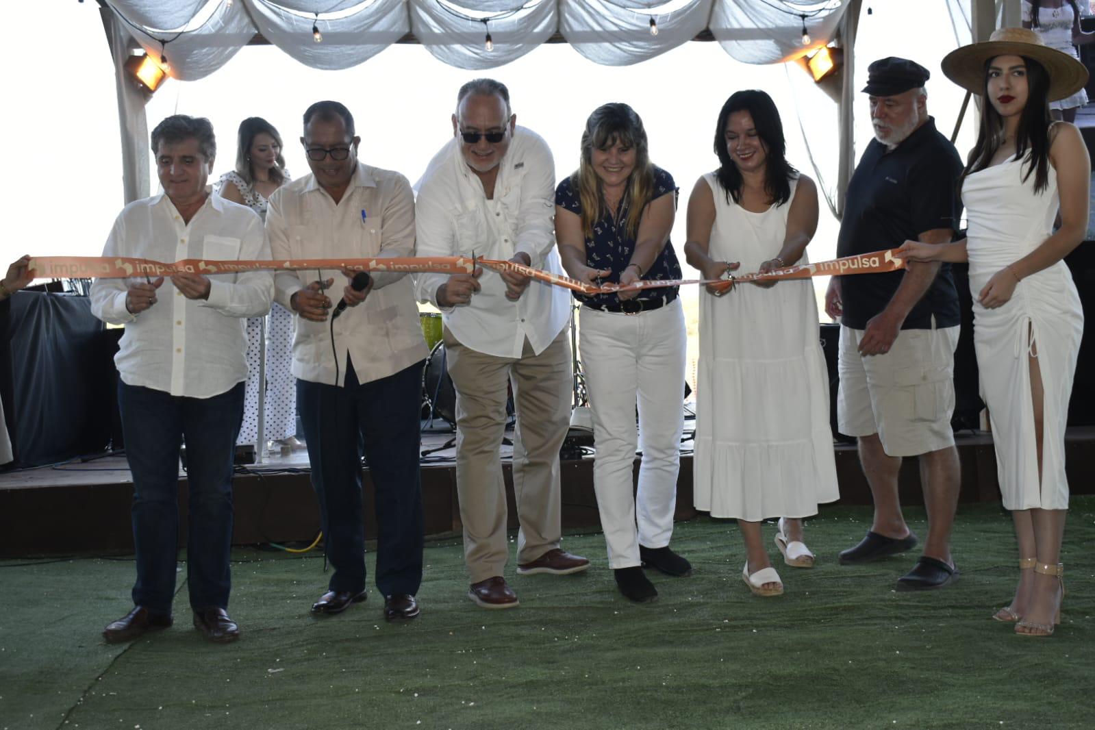 $!Socios del proyecto e invitados especiales realizan el corte de listón.