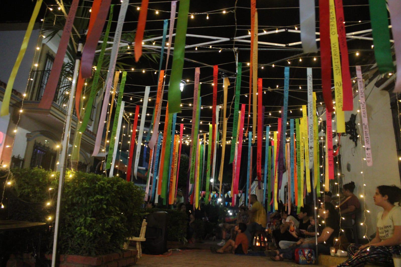 $!El Callejón 22 de diciembre, en Rosario, realiza su tradicional velada de altares de muertos