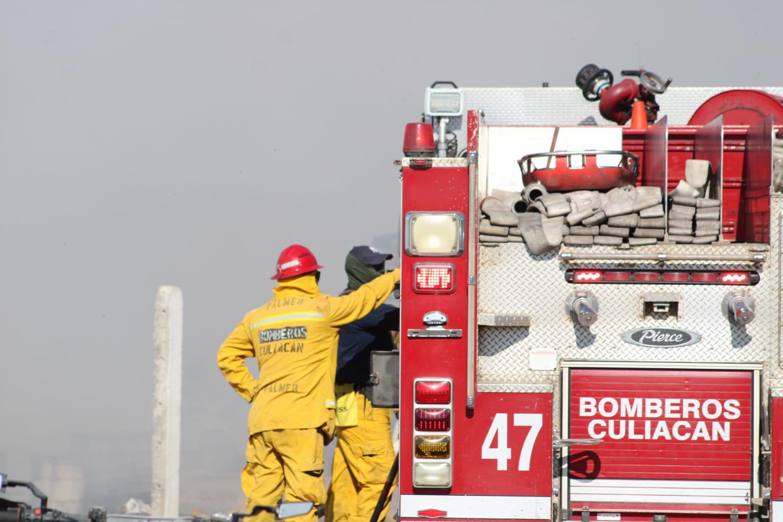 $!Se incendia relleno sanitario del Piggy Back, al sur de Culiacán