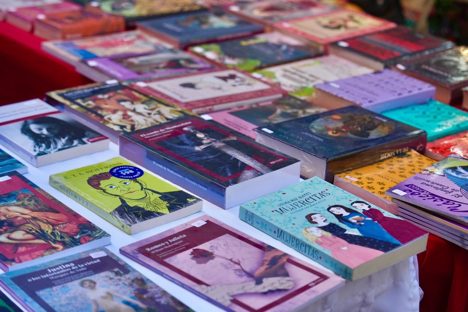 $!Libros sobre los cuales charlaron con el público.