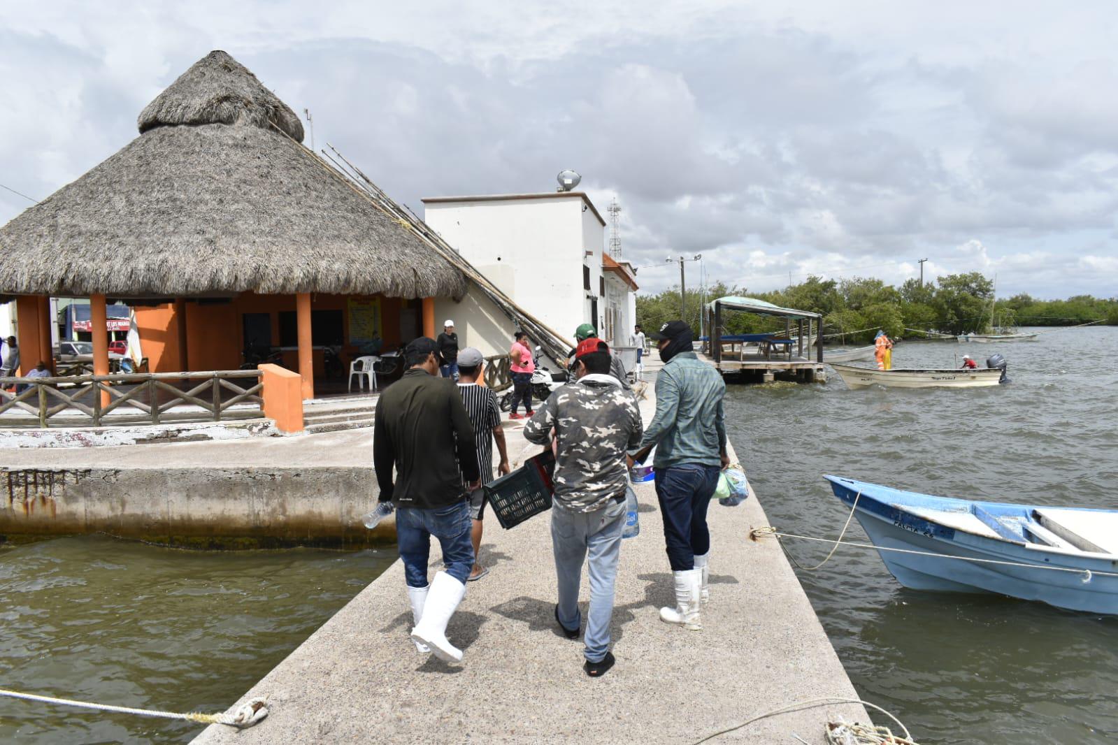 $!Mal clima impide la salida a altamar de pescadores de Altata