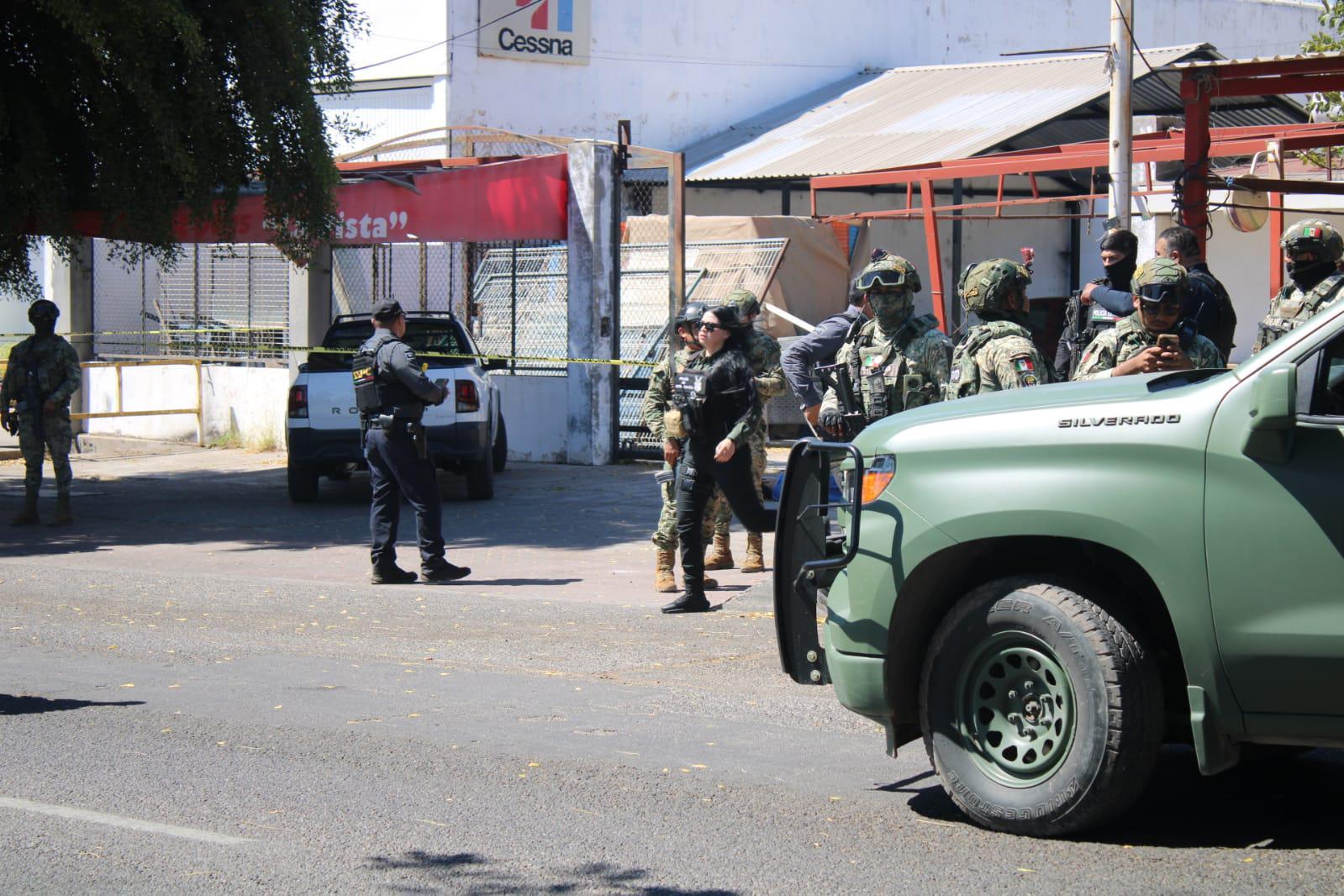 $!Matan a balazos a empleado de taquería frente al Aeropuerto de Culiacán