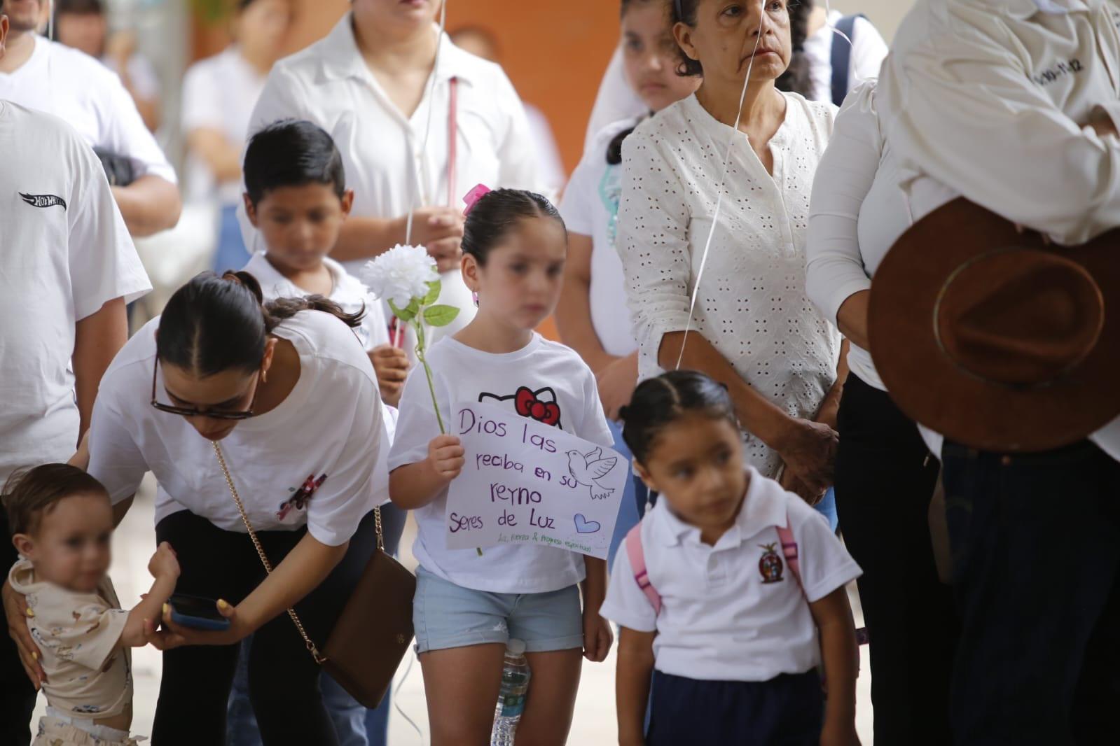 $!‘Yo no tendría que pedir justicia por una compañera’; en Culiacán, niños y niñas se manifiestan por el asesinato de Alexa y Leidy