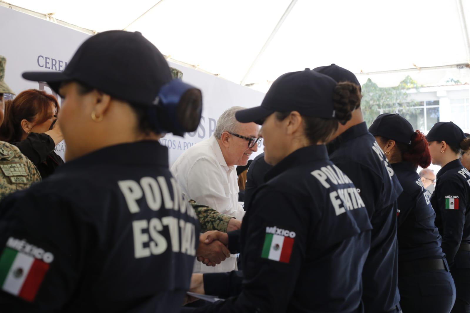 $!Rocha anuncia 10% de aumento salarial a policías y $500 millones para seguridad estatal
