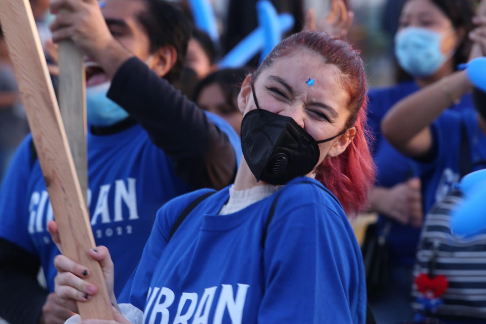 $!El malecón de Mazatlán se viste de Carnaval, banda y alegría