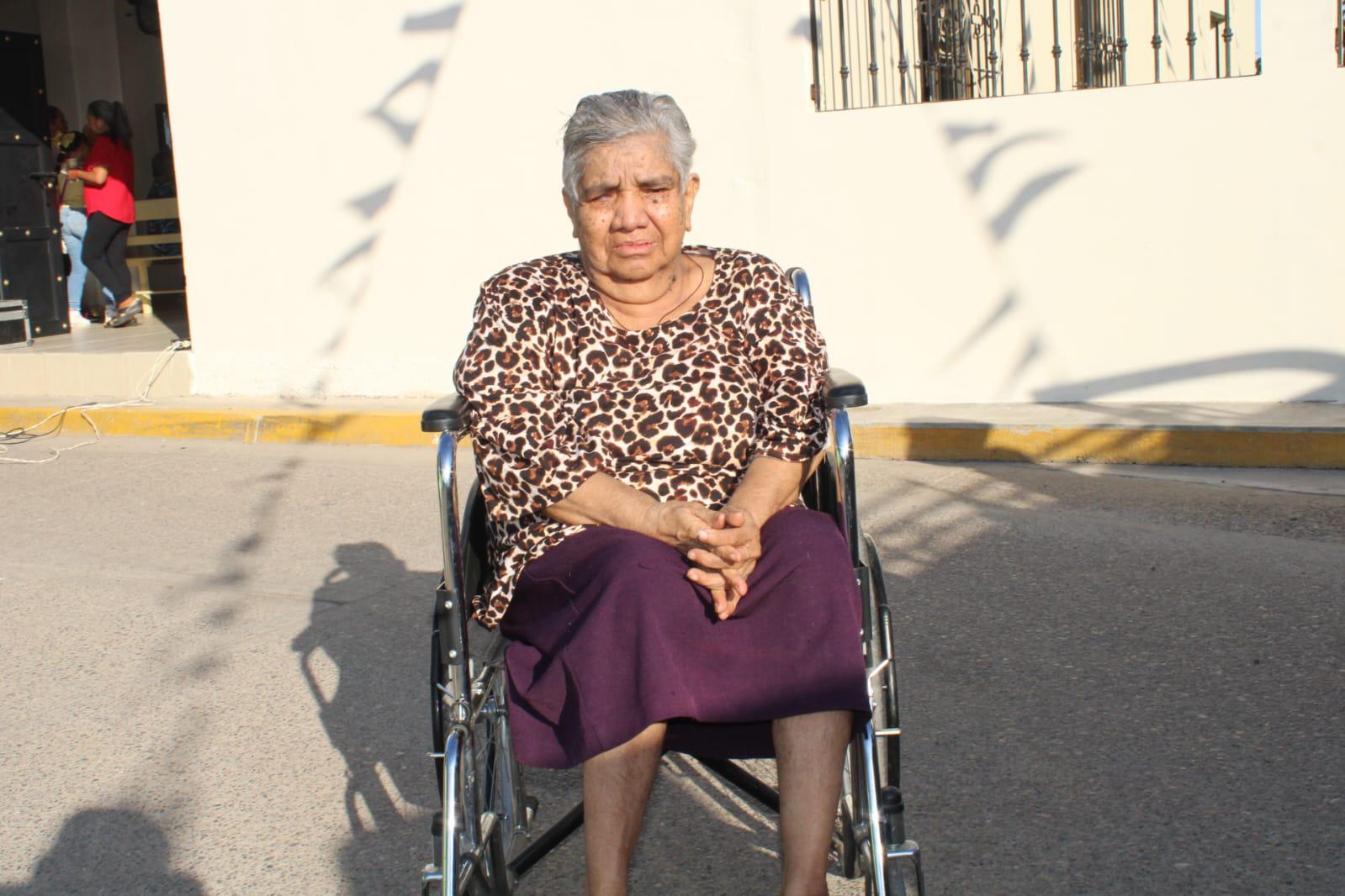 $!Felícitas, en su lucha contra el cáncer, ofrenda su gratitud con Mañanitas a la Virgen del Carmen