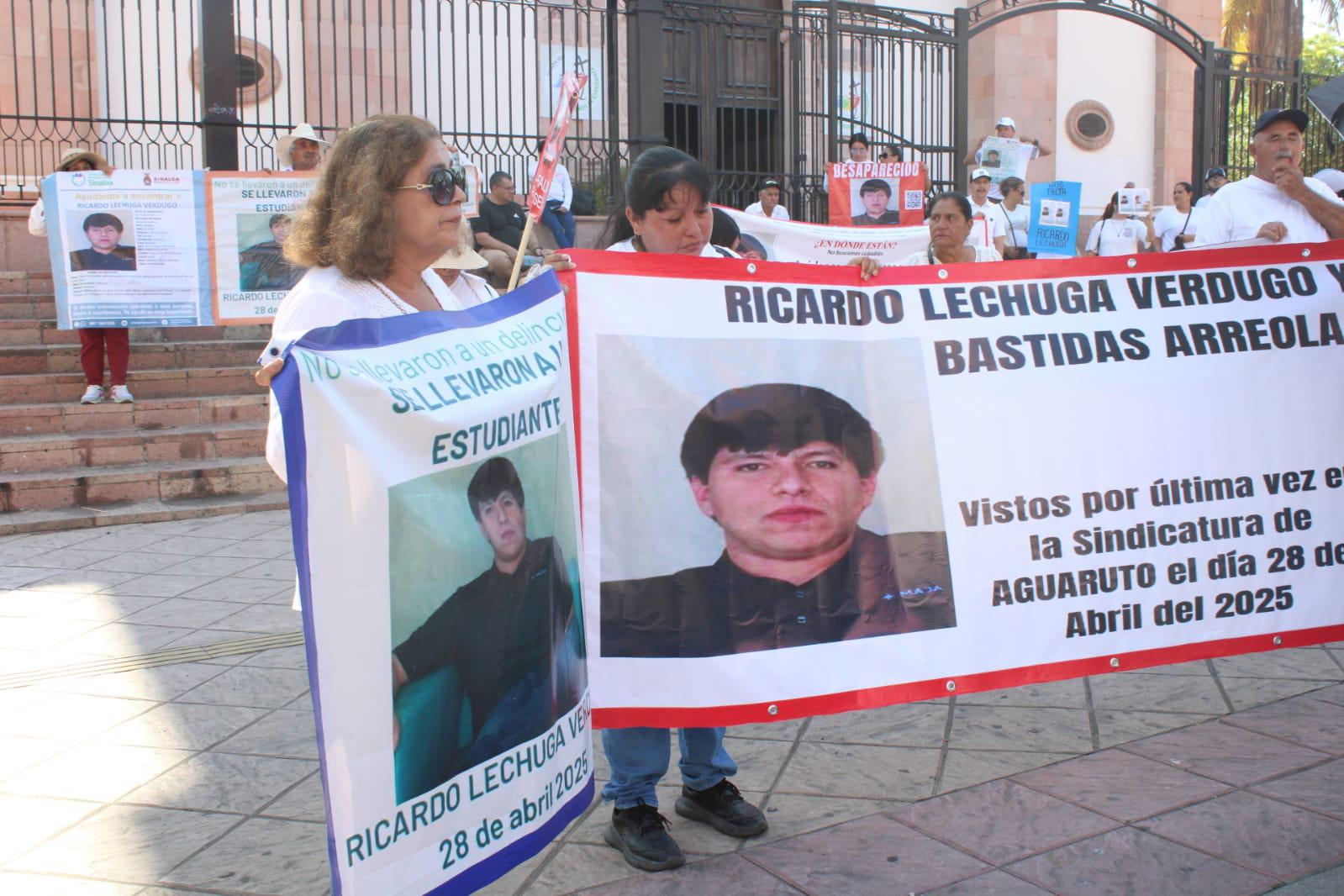 $!Marchan por los jóvenes Ramsés y Ricardo, a dos meses de su desaparición en Aguaruto, Culiacán