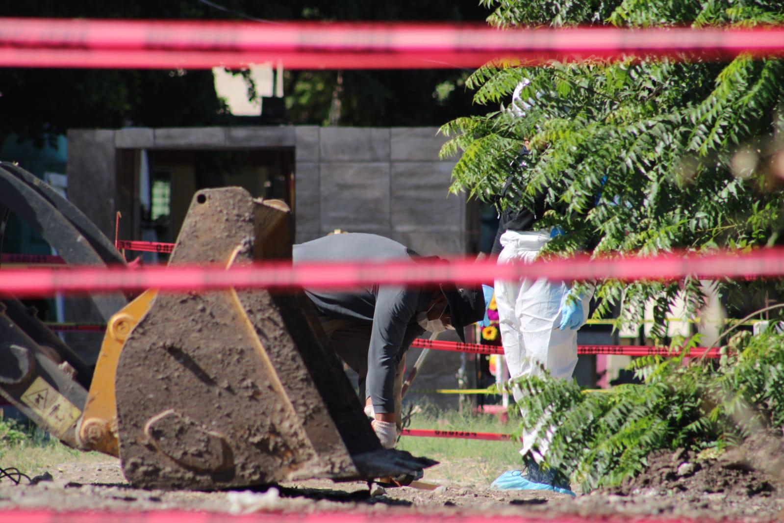 $!Recuperan 14 cuerpos de fosa común del panteón 21 de Marzo, en Culiacán