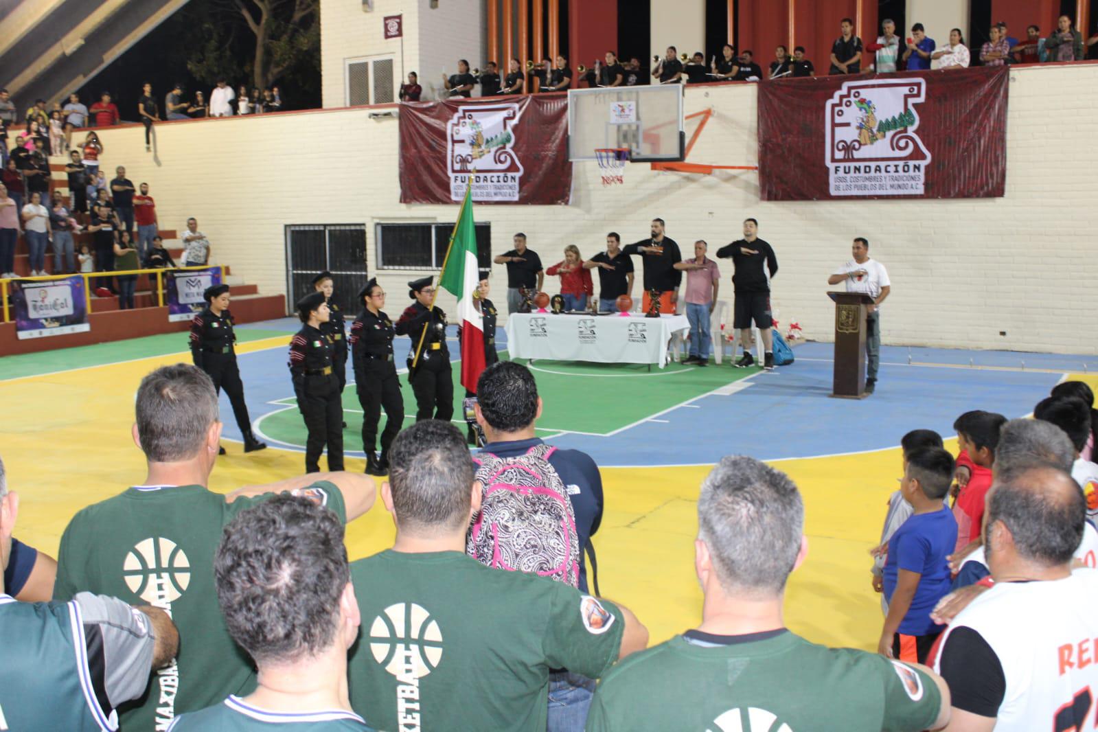 $!¡Profeta en su tierra! Inauguran en Rosario torneo de basquetbol con homenaje a Horacio Llamas