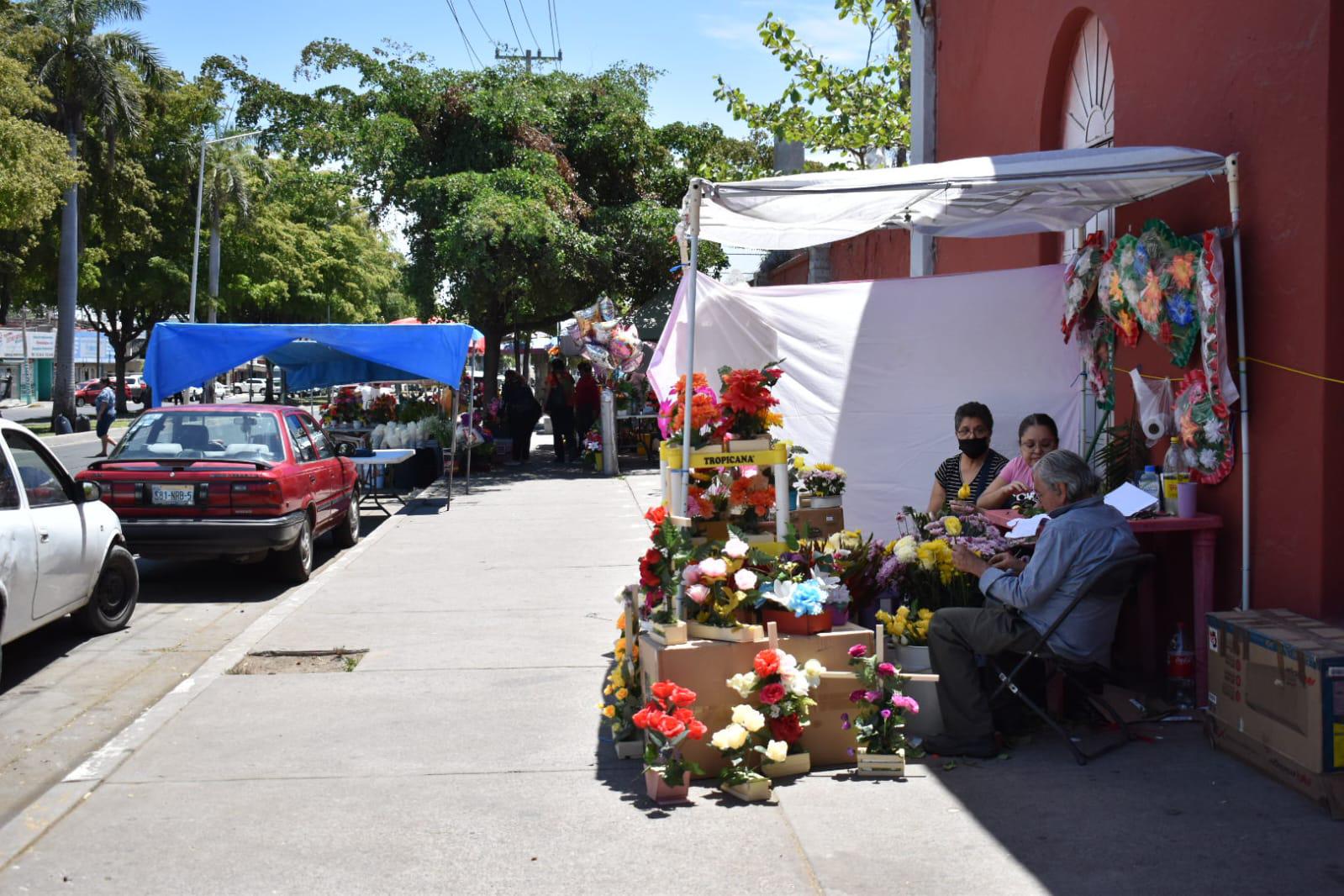 $!Alistan los panteones de Culiacán para el Día de las Madres