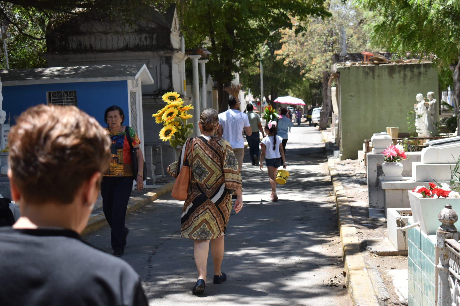 $!Alistan los panteones de Culiacán para el Día de las Madres