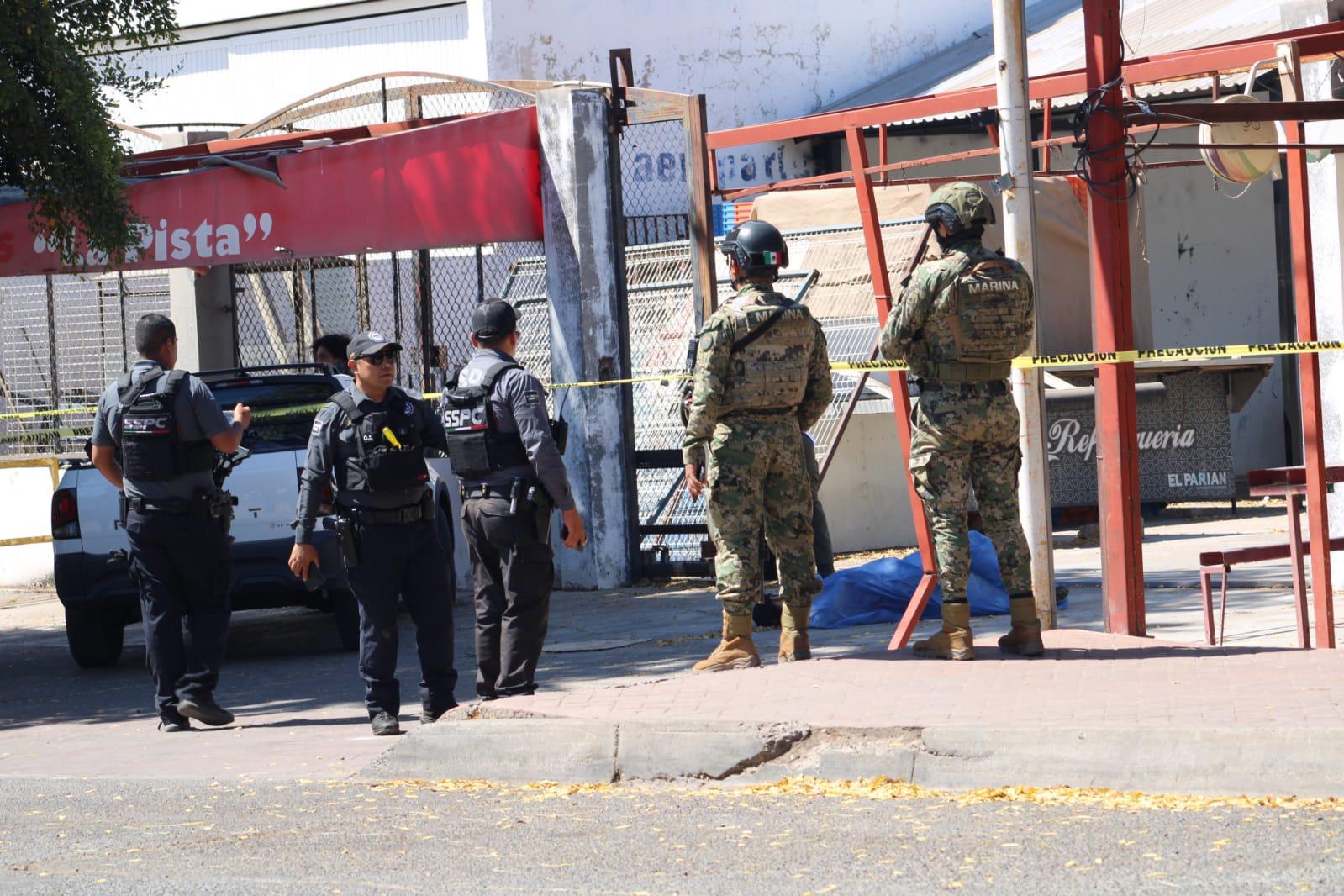 $!Matan a balazos a empleado de taquería frente al Aeropuerto de Culiacán