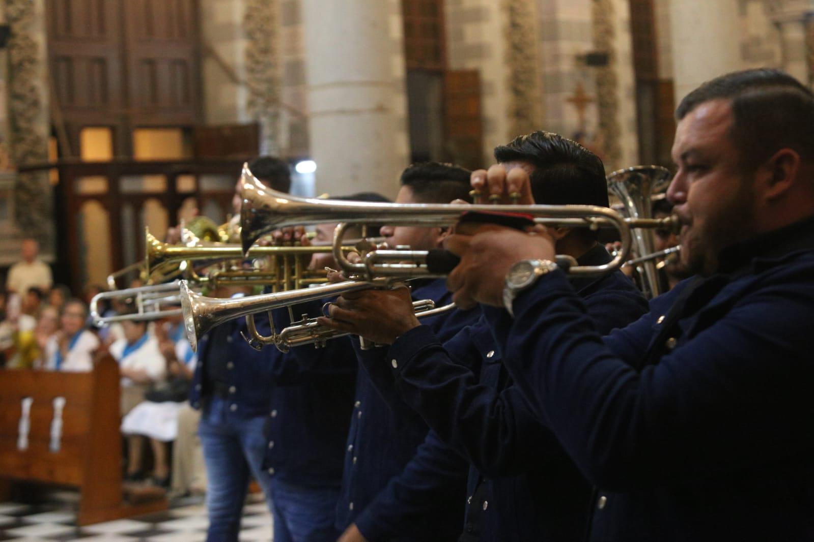 $!Pide Obispo a la Virgen que bendiga a bautizados del sur de Sinaloa