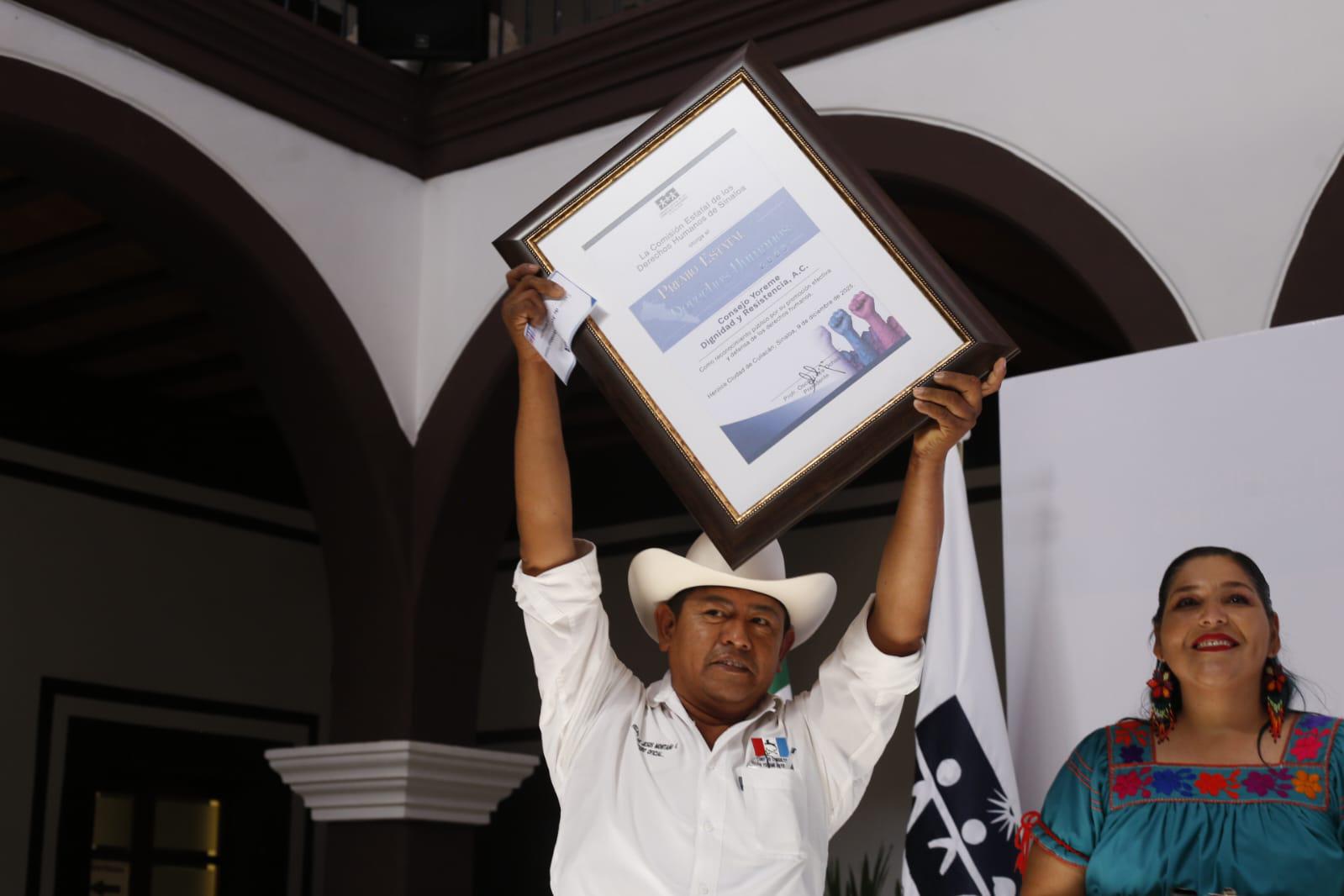 $!Consejo Yoreme, ‘Dignidad y Resistencia’, recibe premio estatal de derechos humanos 2025 por la defensa de la Bahía de Ohuira