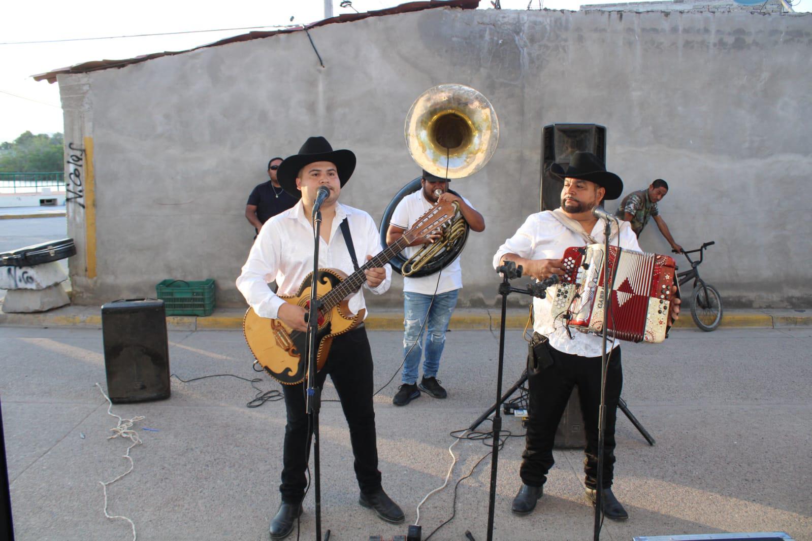 $!Felícitas, en su lucha contra el cáncer, ofrenda su gratitud con Mañanitas a la Virgen del Carmen