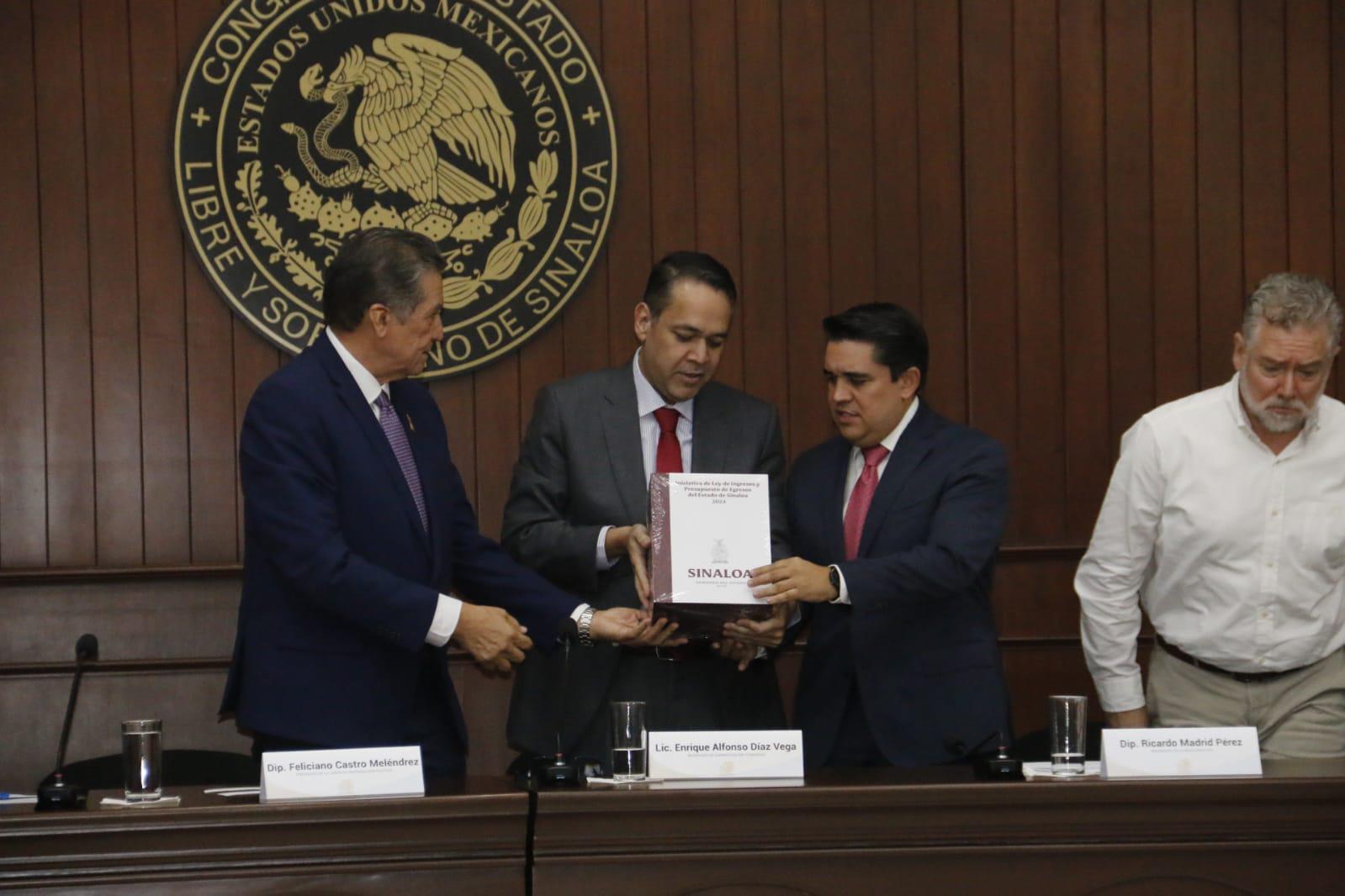 $!Gobierno de Sinaloa entrega a Congreso Proyecto de Presupuesto de $69,500 millones