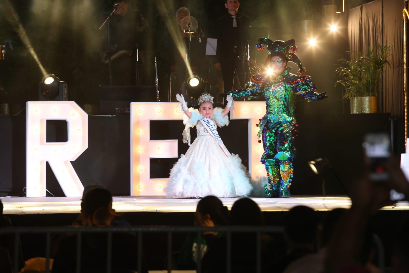 $!Cientos de mazatlecos acuden a elección de Rey de la Alegría y Reina Infantil del Carnaval