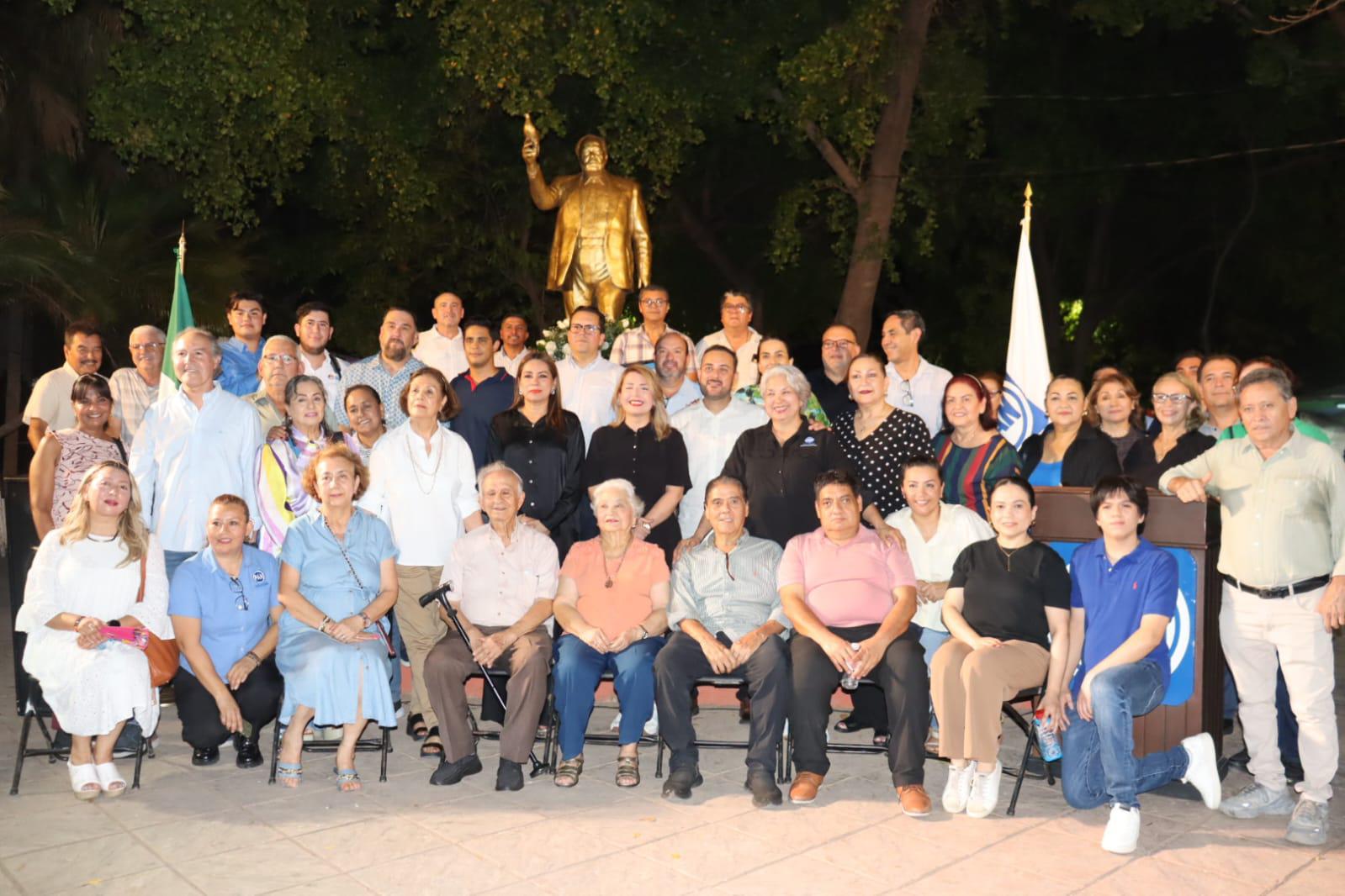 $!Conmemoran con misa la vida y obra de Manuel Clouthier, ‘El Maquío’, a 36 años sin él