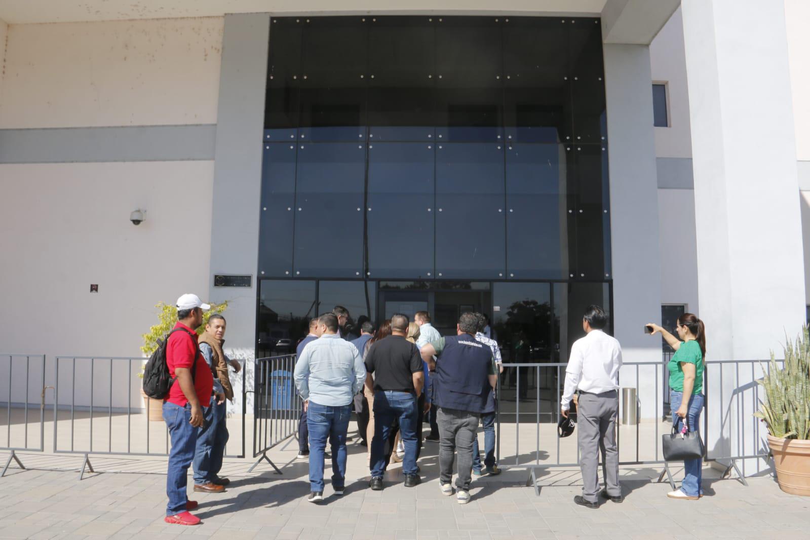 $!Universitarios acuden por sexto proceso de desempeño irregular y difieren hasta mayo